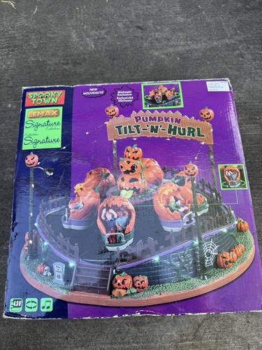 Lemax spooky town - lemax,