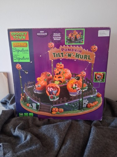 Lemax spooky town - lemax,